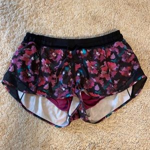 Lululemon Hotty Hot Low Rise Short 2.5"